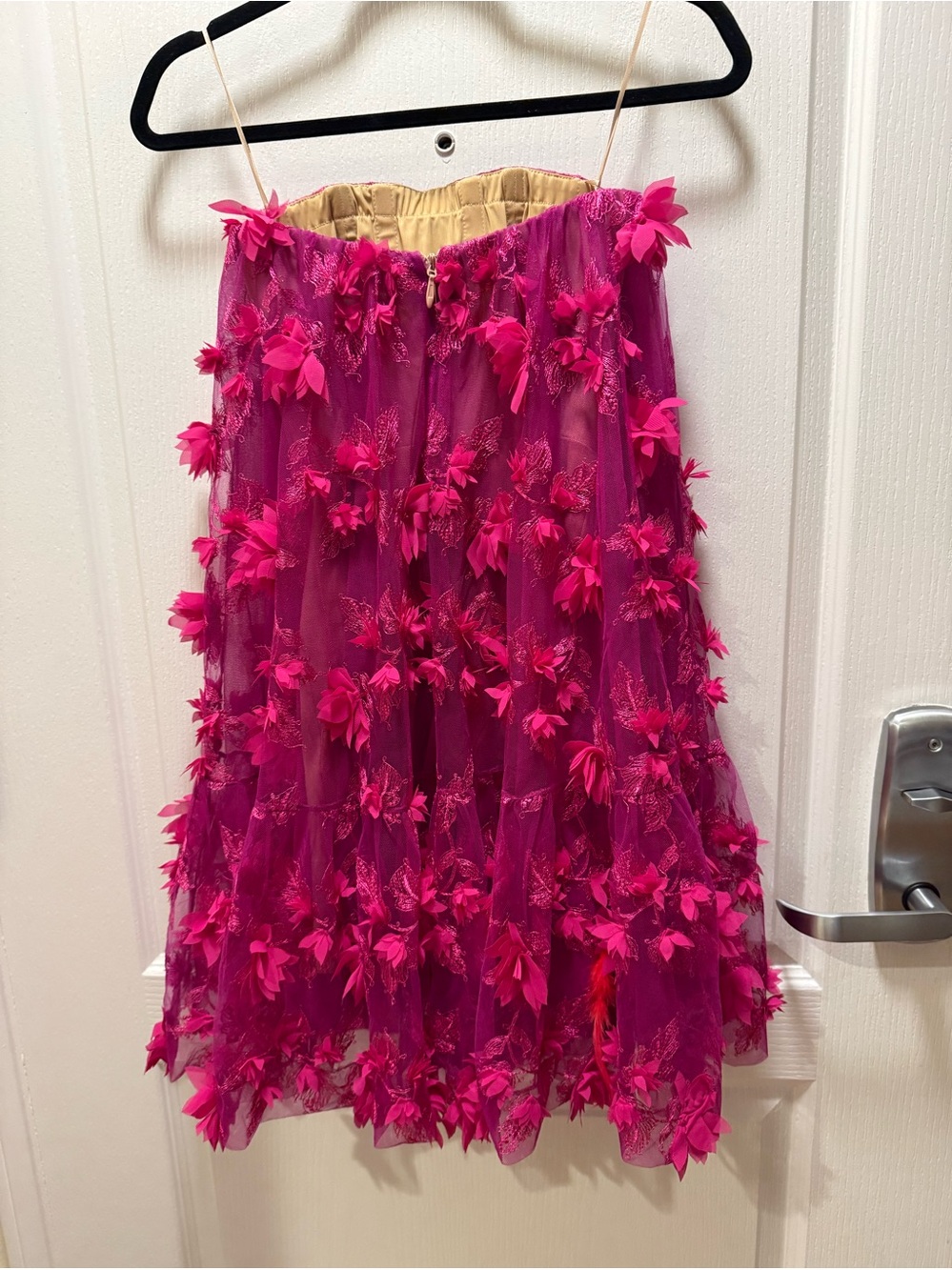 Free People Helsi Bianca Strapless 3D Floral Mini Dress XS NWT
- Fuchsia pink - Picture 6 of 7